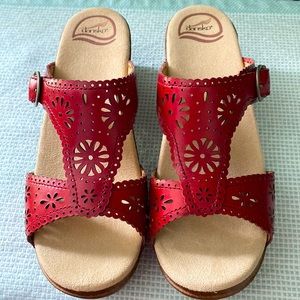 Dansko Sapphire Sandal. Color: upper-Crimson, lower-tan Size: EU 40/US 9
